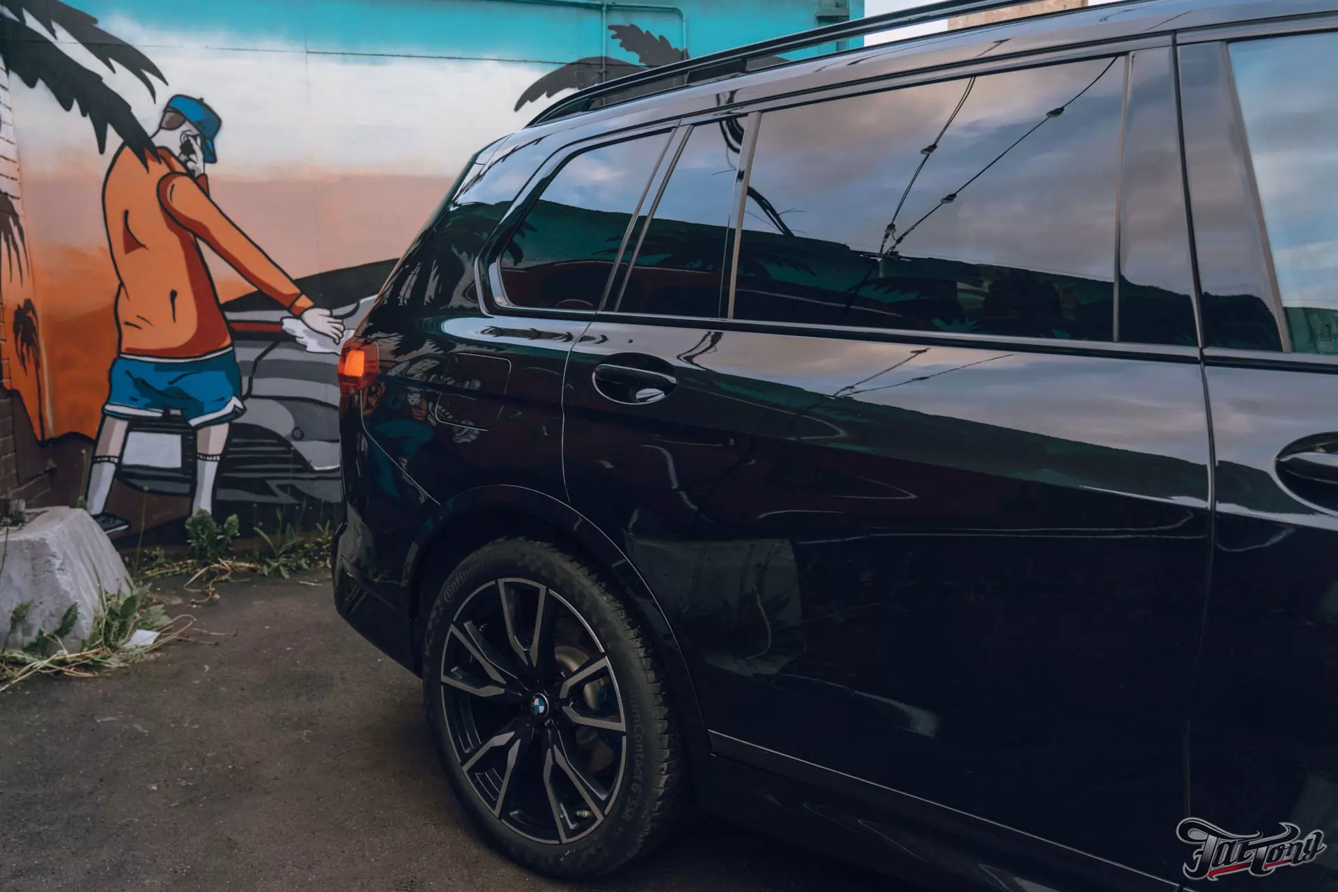 BMW X7. Оклейка кузова в глянцевый полиуретан